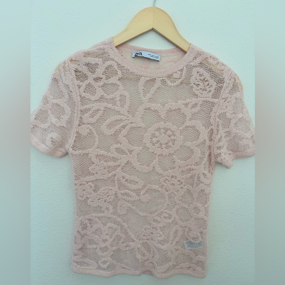 🚫SOLD💫 Zara Soft Pink Lace Floral Tee